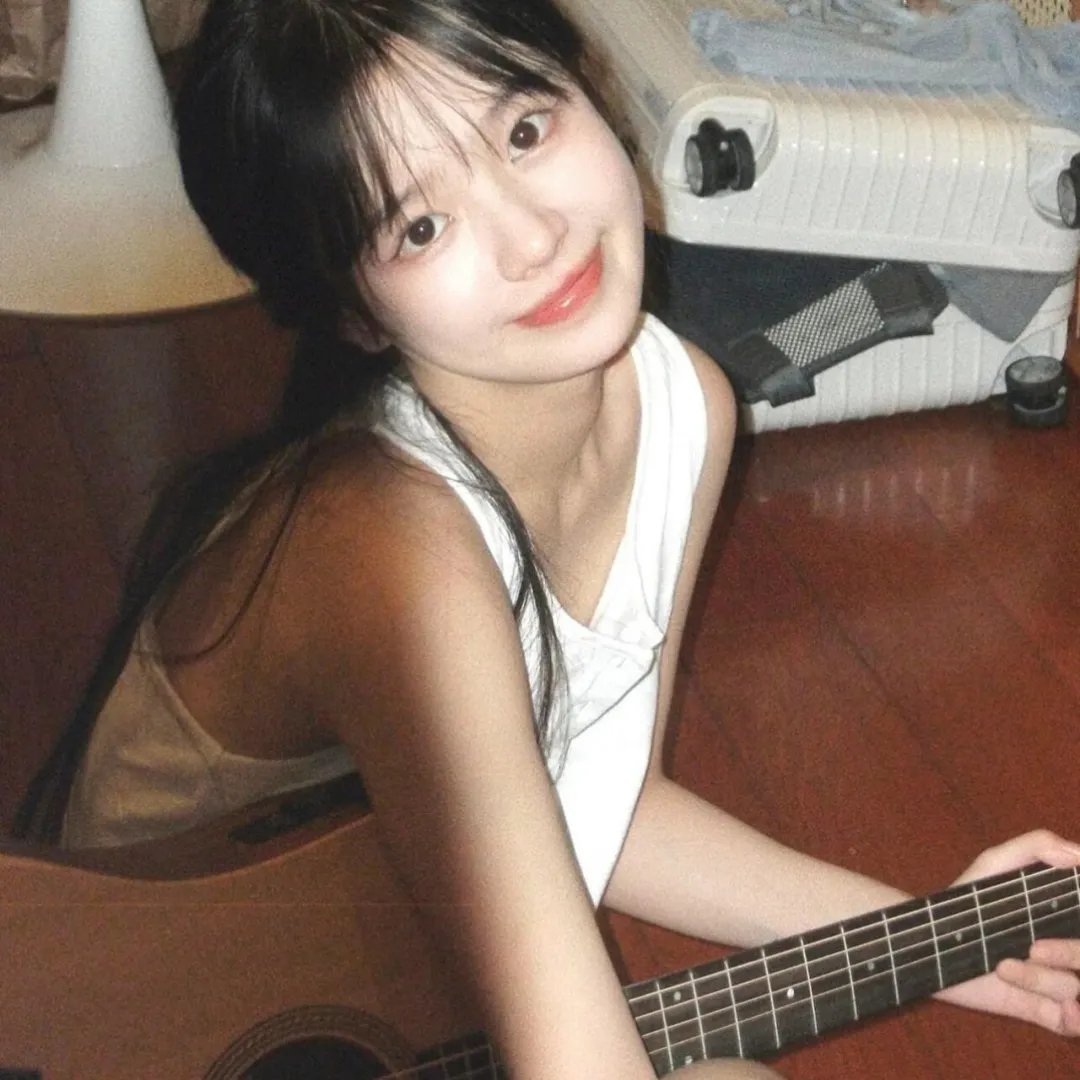 戴流苏耳环的少女